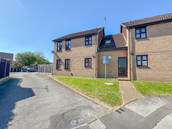 1 Bedroom Flat For Sale In Sudeley Gardens, Hockley, SS5