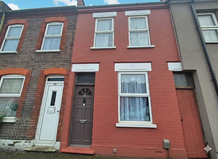 2 Bedroom Terraced House For Sale In Highbury Road, Luton, Bedfordshire, LU3