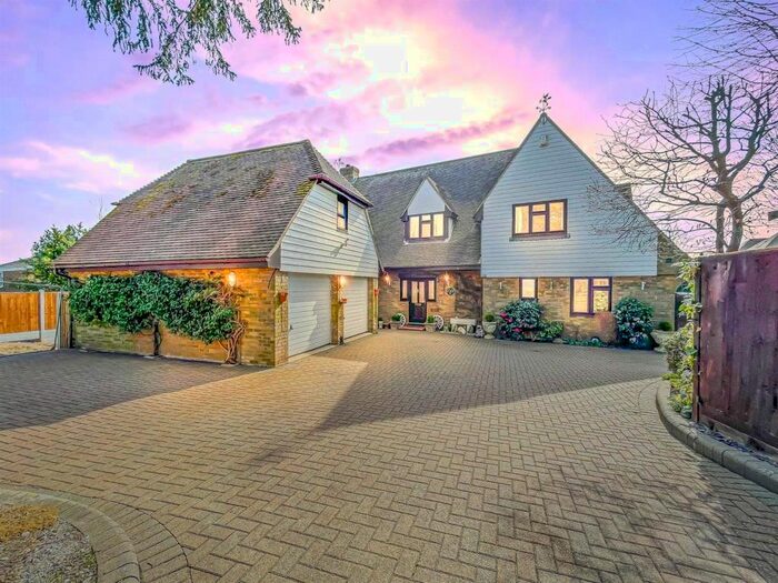 4 Bedroom Detached House For Sale In Hockley Road, Rayleigh, Essex, SS6
