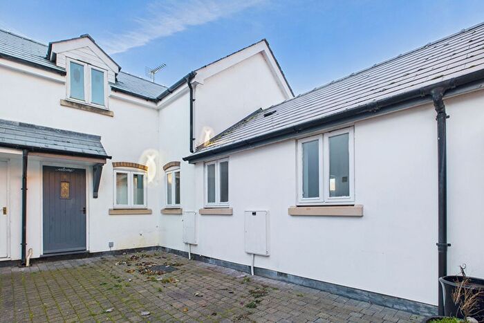 2 Bedroom Flat For Sale In Brookend Street, Ross-On-Wye, Herefordshire, HR9