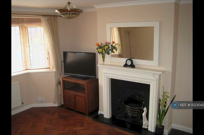 2 Bedroom Maisonette To Rent In Courtfield Avenue, Harrow, HA1