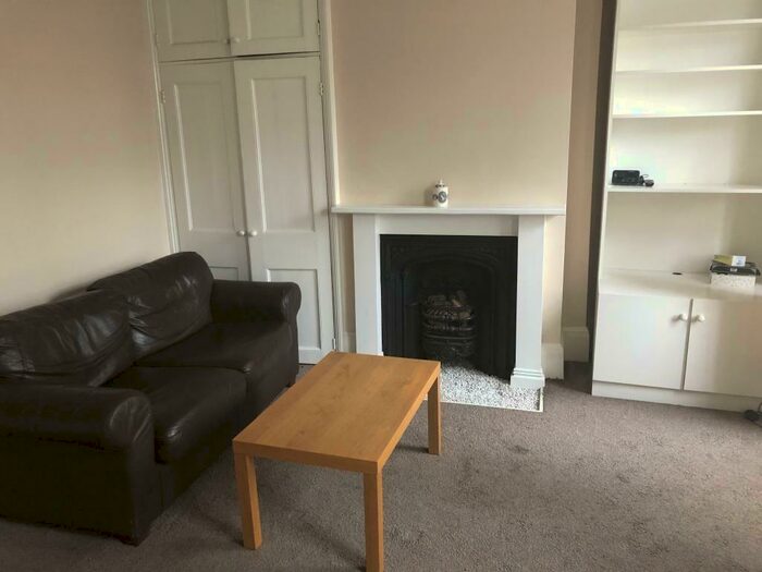 Flat To Rent In Mile End Road, London, E1