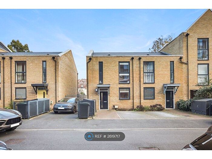 3 Bedroom Terraced House To Rent In Bathurst Square, London, N15