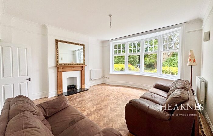2 Bedroom Flat For Sale In Beechey Road, Bournemouth, BH8