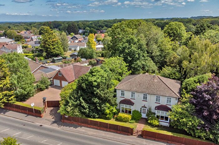 4 Bedroom Country House For Sale In Wrotham Road, Meopham, Gravesend, Kent, DA13