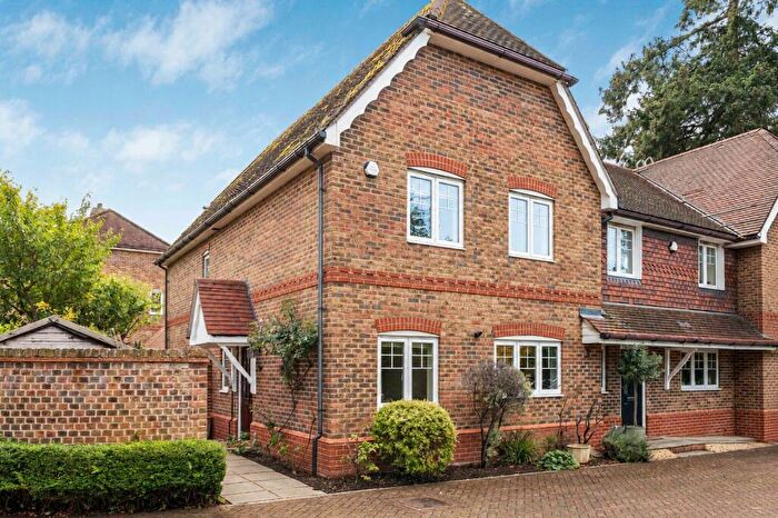 3 Bedroom End Of Terrace House For Sale In Holbrook Close, Shalford, GU4