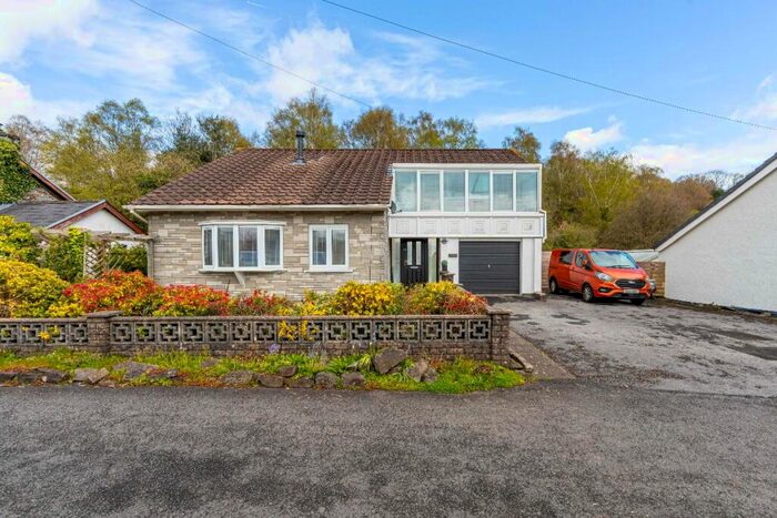 3 Bedroom Detached House For Sale In Pentwyn Deintyr, CF46