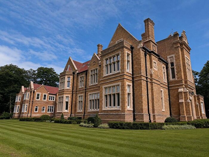 3 Bedroom Flat For Sale In Nataly Gardens, Englefield Green, Egham, TW20