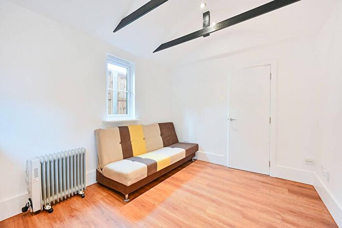 1 Bedroom Flat To Rent In Gunnersbury Lane, Gunnersbury, London, W3