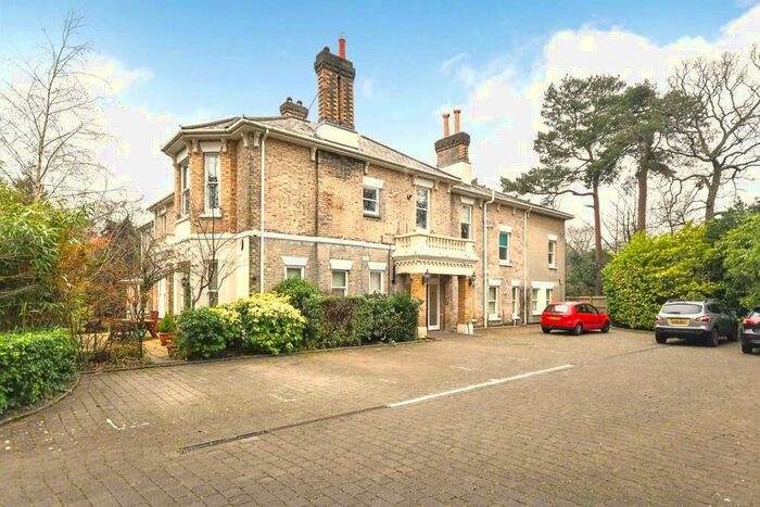 2 Bedroom Maisonette For Sale In Wimborne Road, Bournemouth, BH2