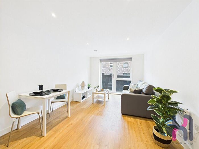 2 Bedroom Flat To Rent In The Plaza, Advent Way, Ancoats, Manchester, M4