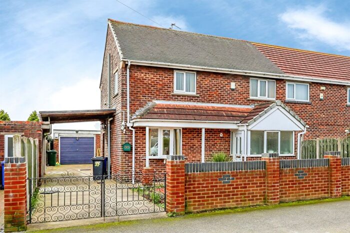 3 Bedroom Semi-detached House For Sale In Lockesley Avenue, Conisbrough, Doncaster, DN12