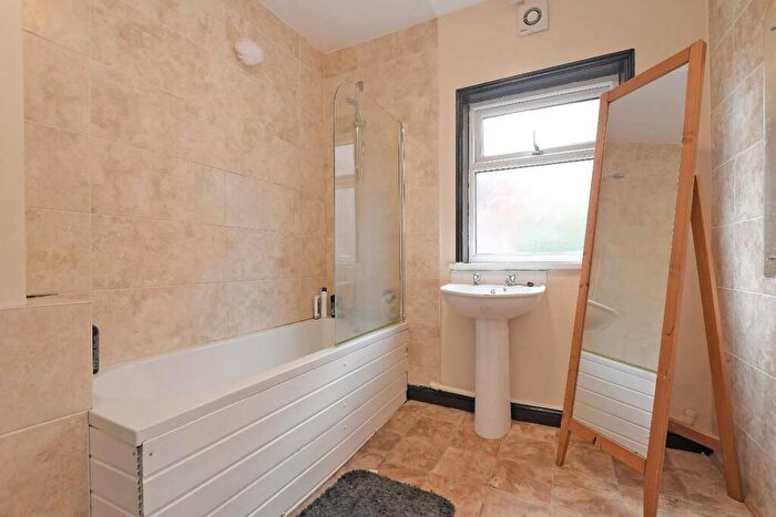 7 Bedroom House To Rent In Milton Street, S3