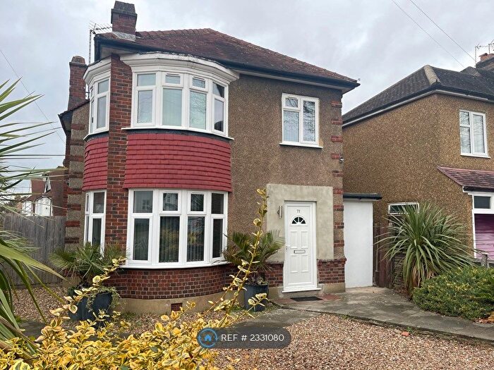 3 Bedroom Detached House To Rent In Demesne Road, Wallington, SM6