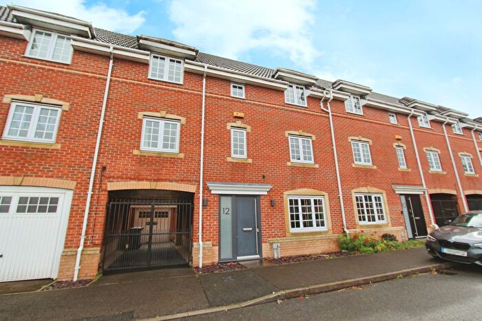 4 Bedroom Town House For Sale In Woodward Avenue, Chilwell, Chilwell, NG9