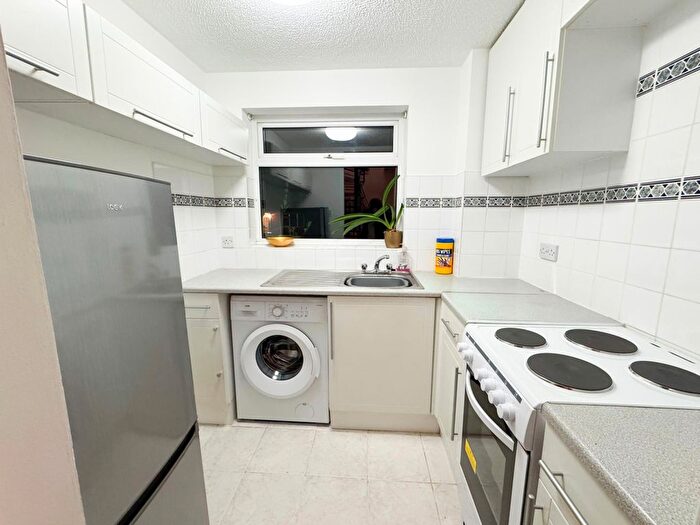 1 Bedroom Terraced House To Rent In Henniker Gate, Chelmsford, CM2