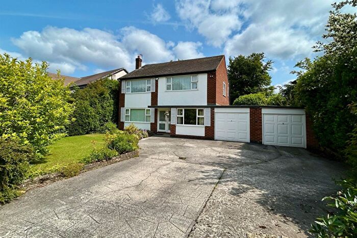 4 Bedroom Detached House For Sale In Daylesford Crescent, Cheadle, SK8