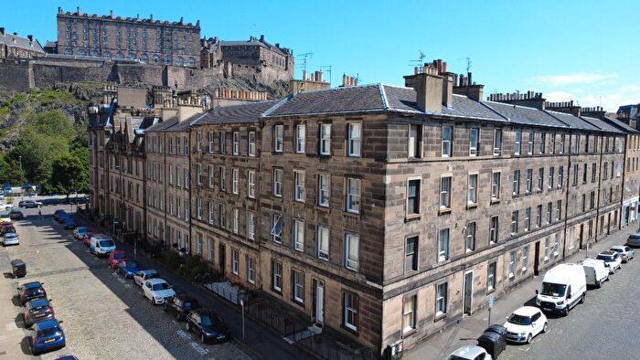 3 Bedroom Flat To Rent In Cornwall Street, Old Town, Edinburgh, EH1