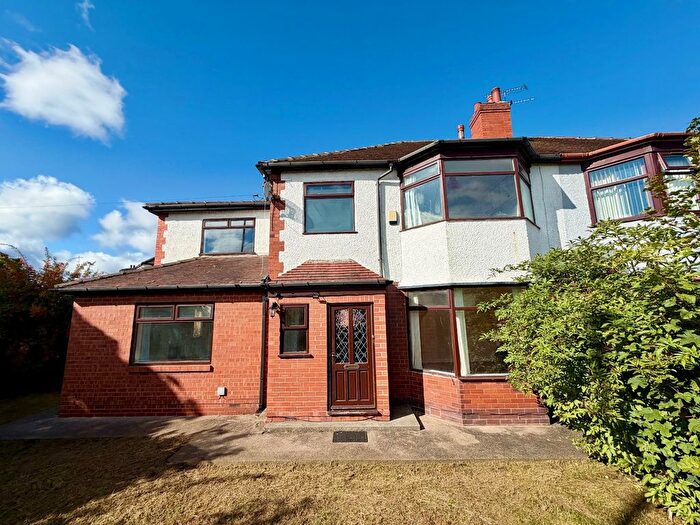 4 Bedroom Semi-Detached House To Rent In Scott Hall Road, Leeds, West Yorkshire, LS17