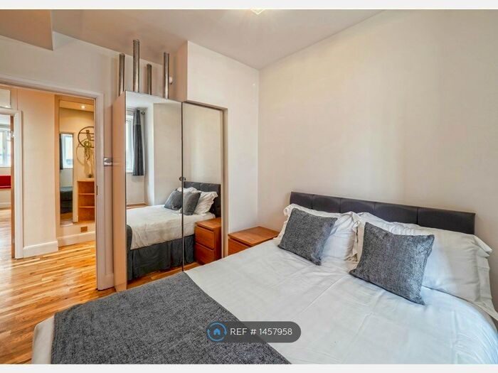 2 Bedroom Flat To Rent In Wallace Court, London, NW1