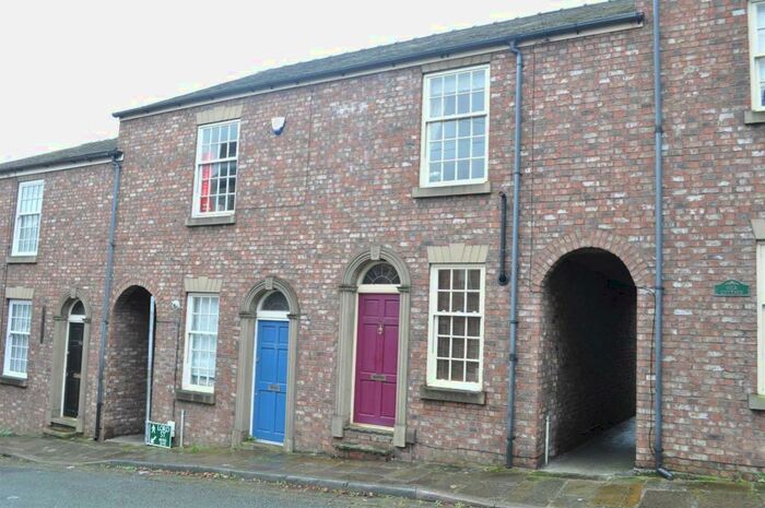 2 Bedroom House To Rent In Chapel Street, Macclesfield, Cheshire, SK11