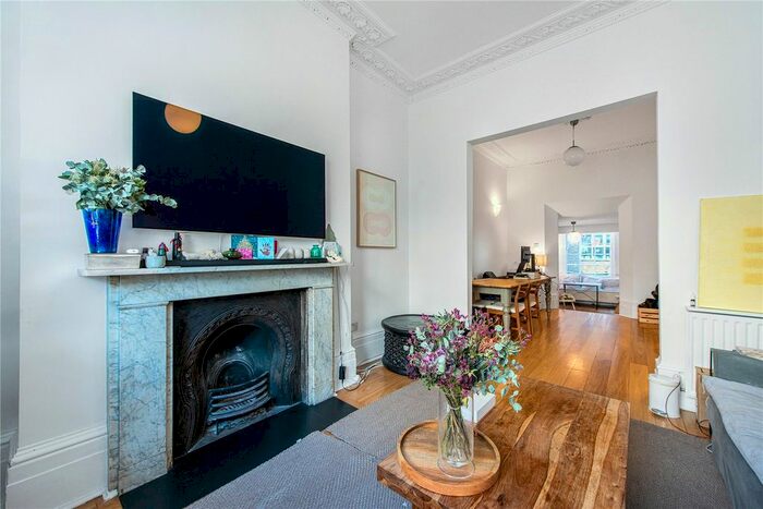 3 Bedroom Maisonette To Rent In Alderney Street, London SW1V