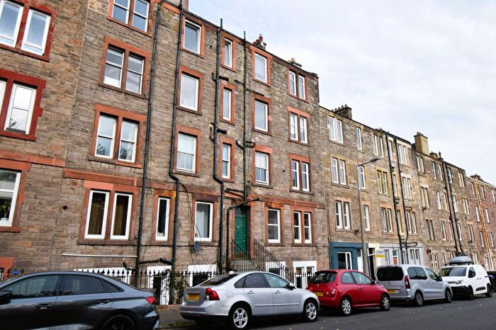 2 Bedroom Flat For Sale In / Kings Road, Portobello, Edinburgh, EH15