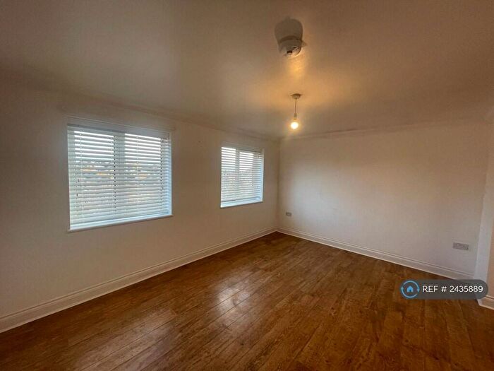 2 Bedroom Flat To Rent In Martello Road, Folkestone, CT20