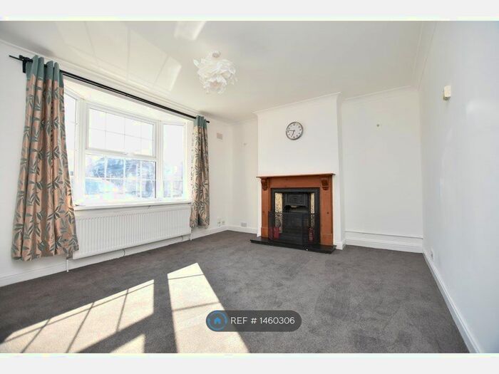 5 Bedroom Semi-Detached House To Rent In Minet Drive, Hayes, UB3