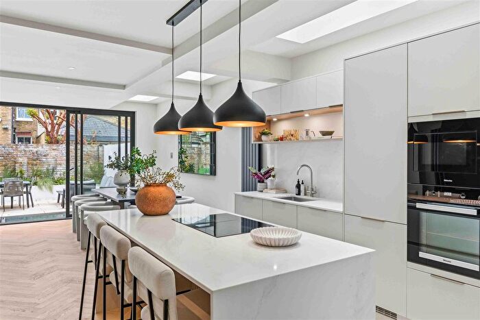 4 Bedroom Terraced House For Sale In Narborough Street, London, SW6
