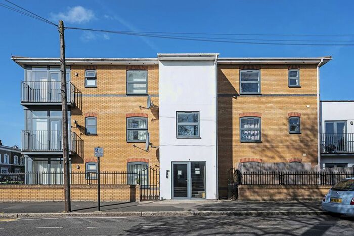 Studio To Rent In Hatfield Road, Forest Gate, London, E15