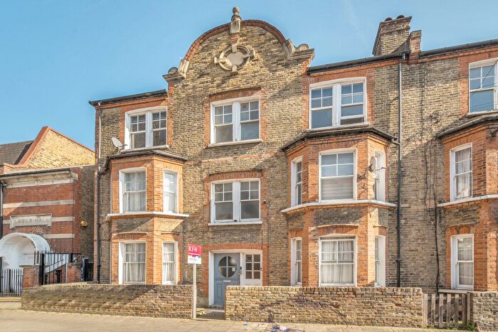 4 Bedroom Flat For Sale In Cato Road, Clapham, London, SW4