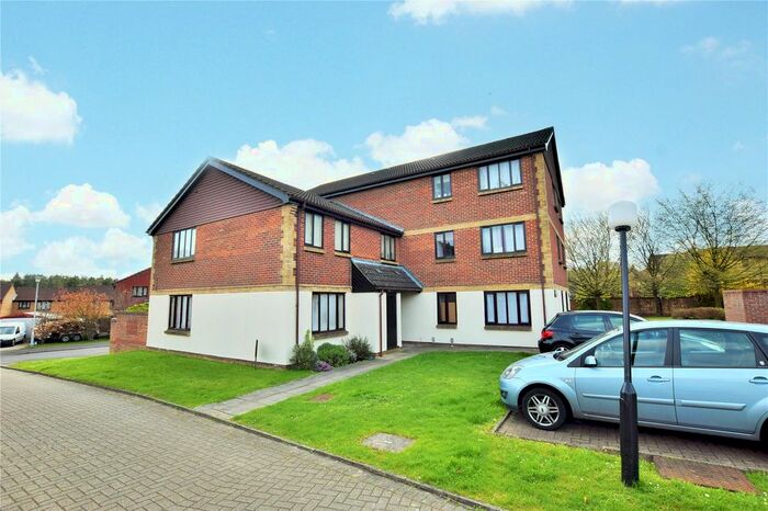 2 Bedroom Flat To Rent In Pyegrove Chase, Forest Park, Bracknell, Berkshire, RG12