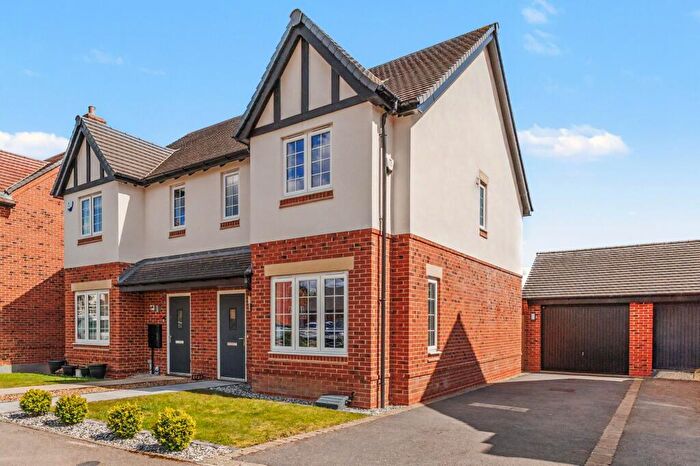 3 Bedroom Semi Detached House For Sale In Hutton Road, Kineton, CV35