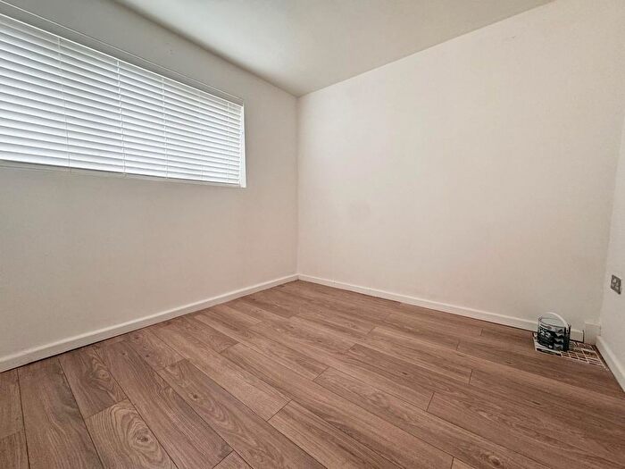 2 Bedroom Flat To Rent In Loxton Drive, Twerton, Bath, BA2