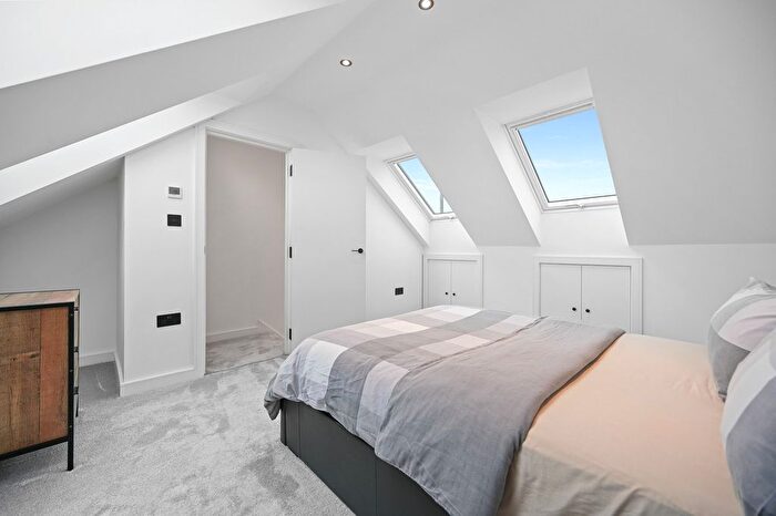 3 Bedroom End Of Terrace House To Rent In Oakleigh Road North, London, N20