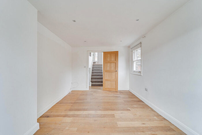 2 Bedroom Apartment To Rent In Goldhurst Terrace, West Hampstead, London, NW6