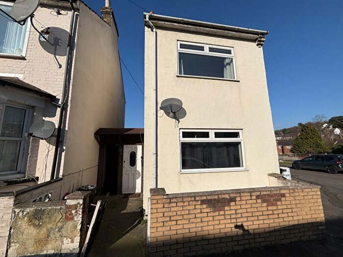 2 Bedroom Terraced House To Rent In Albany Road, Chatham, ME4