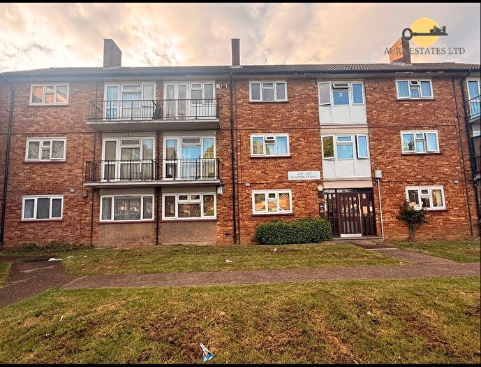2 Bedroom Flat For Sale In Whipperley Ring, Luton, LU1