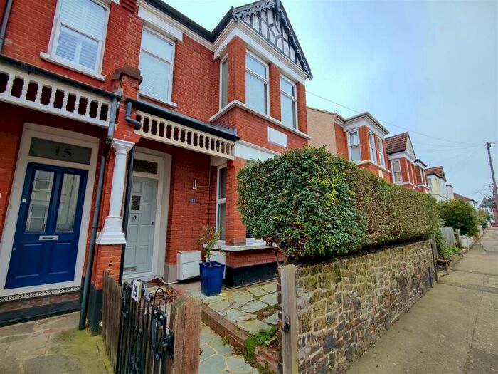 2 Bedroom Flat To Rent In Hermitage Road, Westcliff-On-Sea, SS0