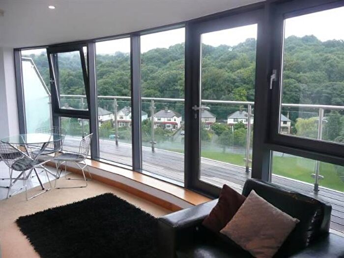 3 Bedroom Flat To Rent In Salts Mill Road, Shipley, Bradford, BD17