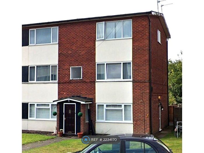 2 Bedroom Flat To Rent In Fairlawn Close, Leamington Spa, CV32