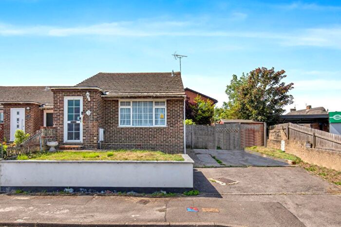 2 Bedroom Detached Bungalow For Sale In Brooks Lane West, Bognor Regis, PO22
