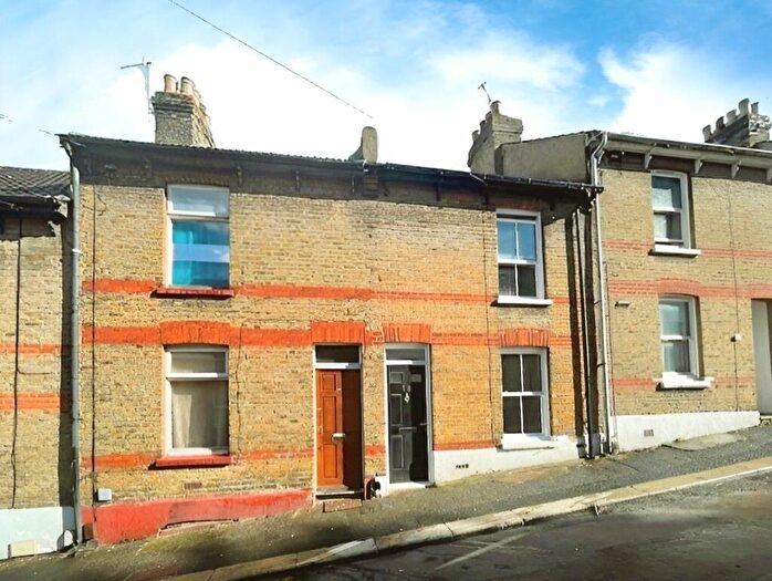 3 Bedroom Terraced House To Rent In Brisbane Road, Chatham, Kent, ME4