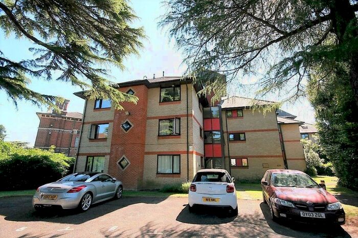 2 Bedroom Flat To Rent In Hampton Towers, Southcote Road, Reading, RG30
