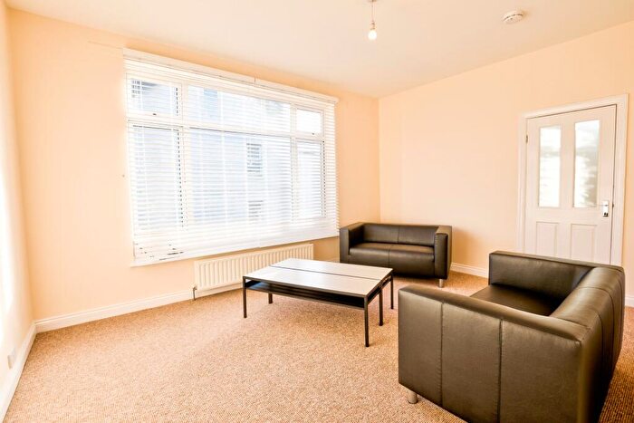 3 Bedroom Flat To Rent In Lansdowne Crescent, Gosforth, NE3