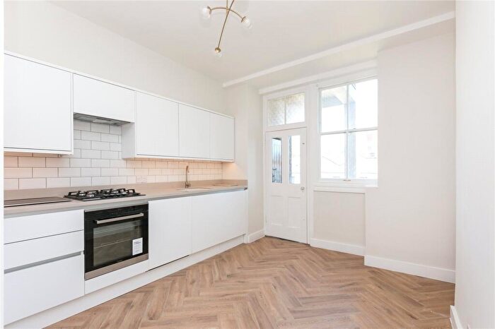 3 Bedroom Flat To Rent In Clarence Gate Gardens, Glentworth Street, NW1