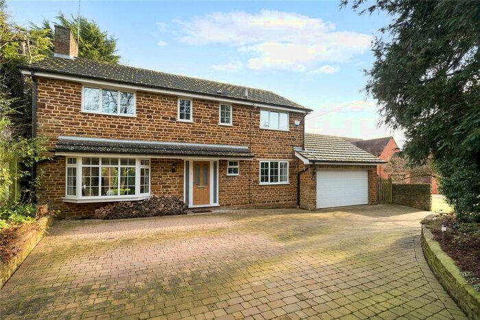 4 Bedroom Detached House For Sale In Westhorpe Lane, Byfield, Northamptonshire, NN11