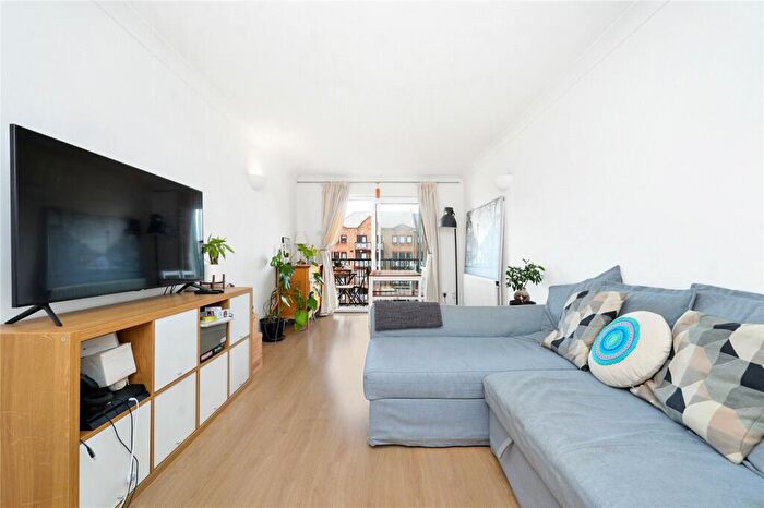 1 Bedroom Apartment For Sale In Lockview Court, E14