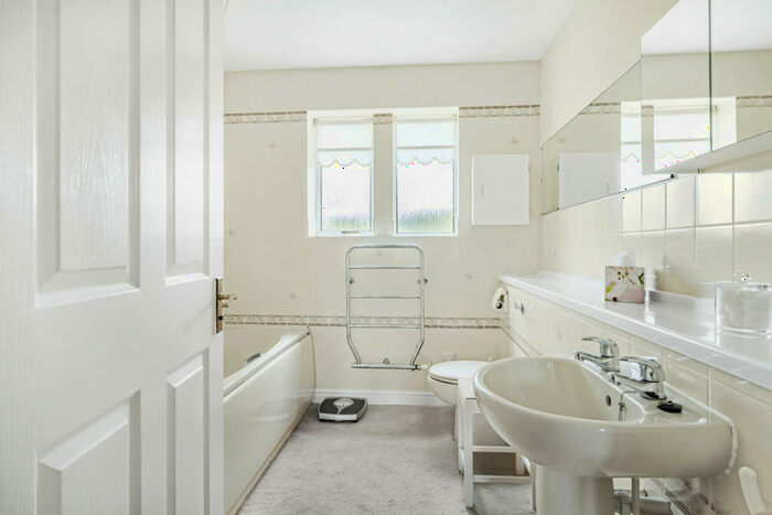 2 Bedroom Cottage For Sale In Kings End, Bicester, OX26